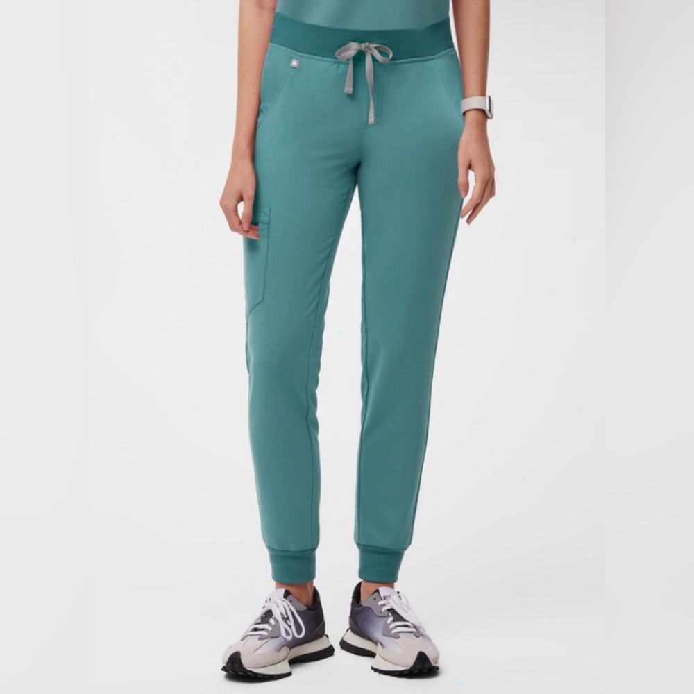 Like new Figs jogger style scrub pants in the color Hydrogreen